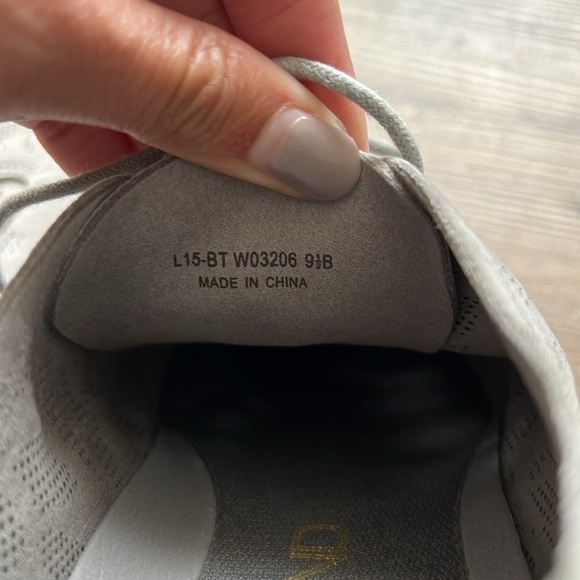 COLE HAAN Zerogrand Genevieve Size 9.5 B Perforated Sneaker Gray Nubuck W08638 - Picture 5 of 8